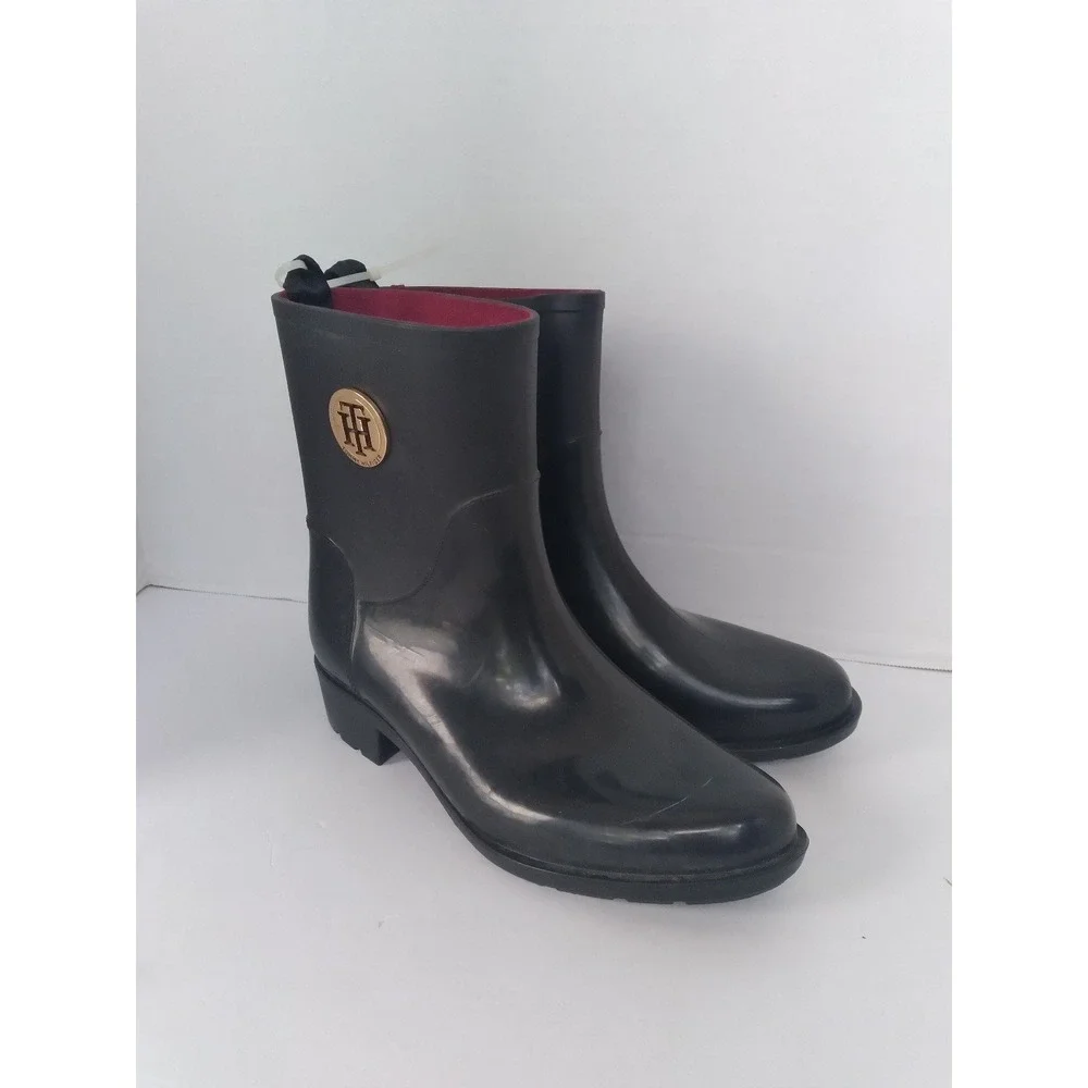 Tommy Hilfiger Womens Black Rubber Rain Boots Gold Logo Mid Calf Block Heel‎